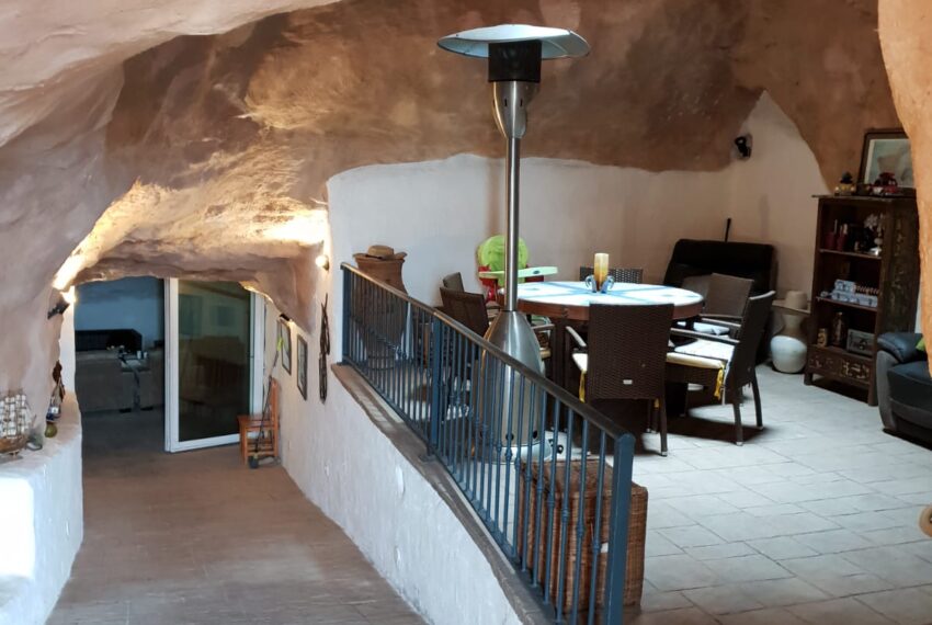 Land Cave House for Sale in Vilaflor with Land